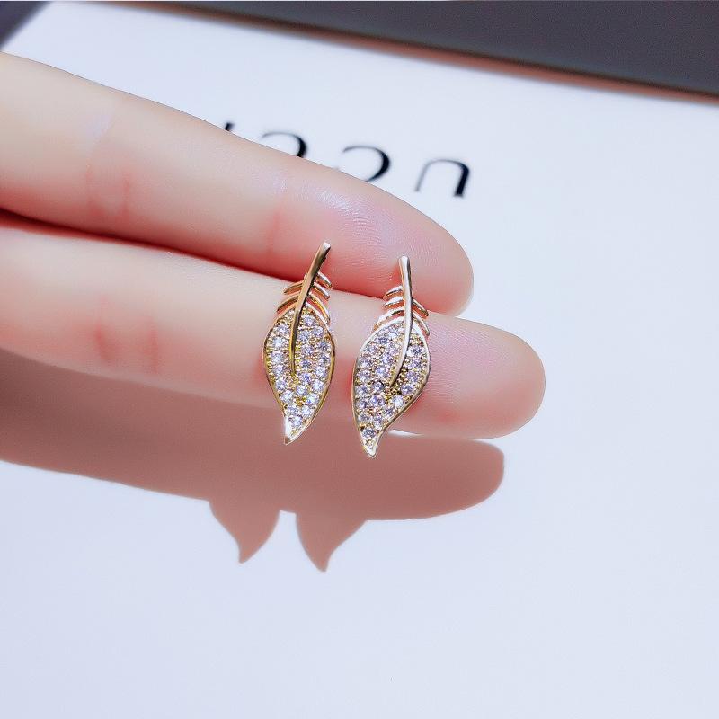 Vollständig mit Diamanten besetzte Blätter-Ohrringe für Damen Sterlingsilber Koreanisch Schlichte Temperament-Ohrringe Neue Trendige Nischen-Vielseitige Ohrringe gray