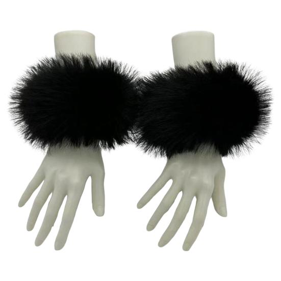 1 Paar Kunstfell-Handgelenkwärmer Flauschige Damen Plüsch-Ärmelstulpen Winddichtes Thermozubehör für Jacken Pullover schwarz