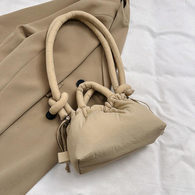 Yogodlns Modische Kleine Puffer-Tragetasche Designer Gepolsterte Damen-Umhängetaschen Nylon Daunenbaumwolle Crossbody-Tasche Mini-Handtaschen für Damen 23x10x15cm khaki