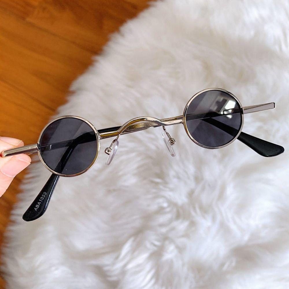 Kleine runde Sonnenbrille Metallrahmen Hip Hop Punk Sonnenbrille Mini Süßigkeitenfarbe Linse Sonnenbrille Ins Mode Tönungen für Damen Herren entworfen