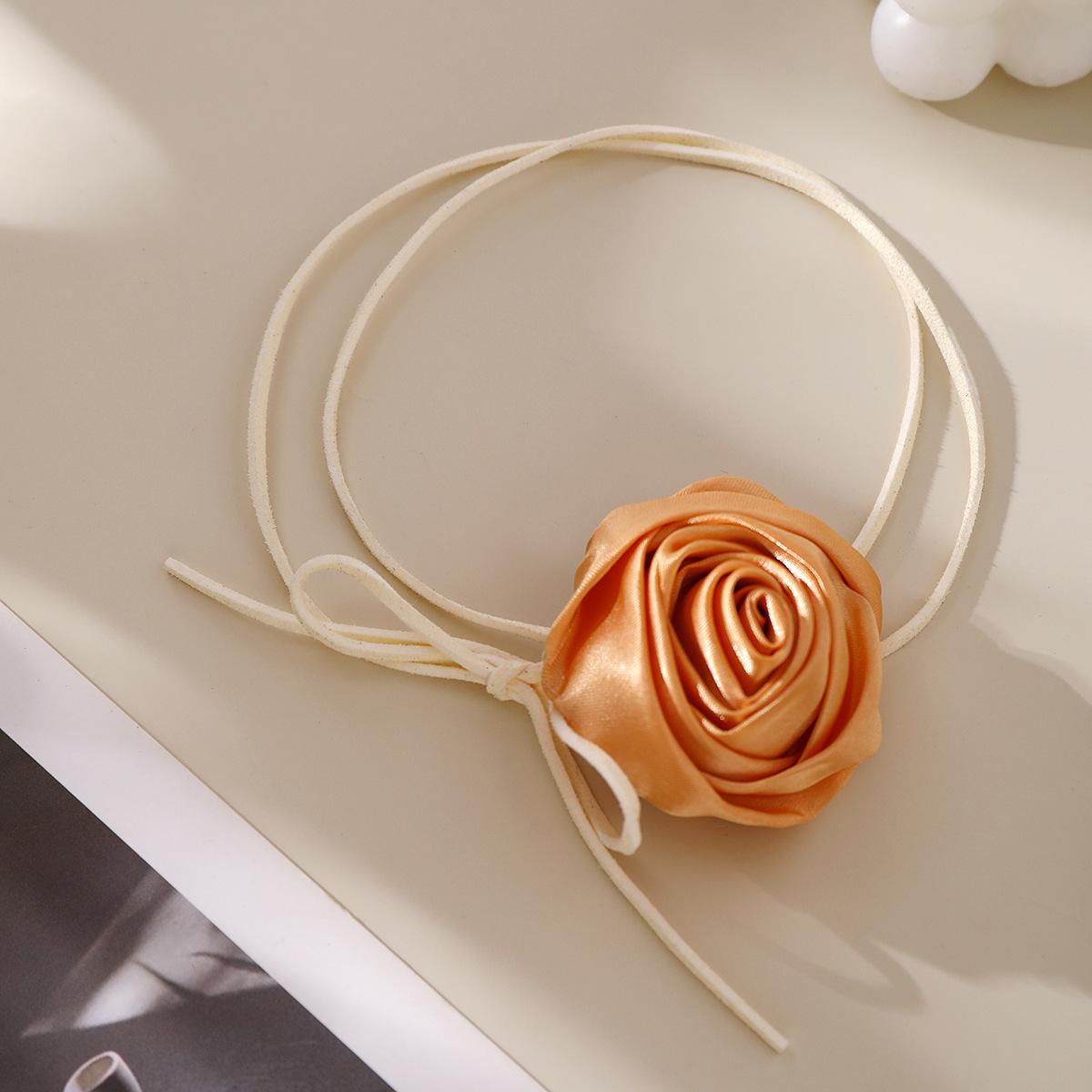 Europäischer und amerikanischer Rosen-Retro-Choker Reiner Wunsch-Stil Nische Satin-Rosen-Halskette Stoffblumenkragen Damen