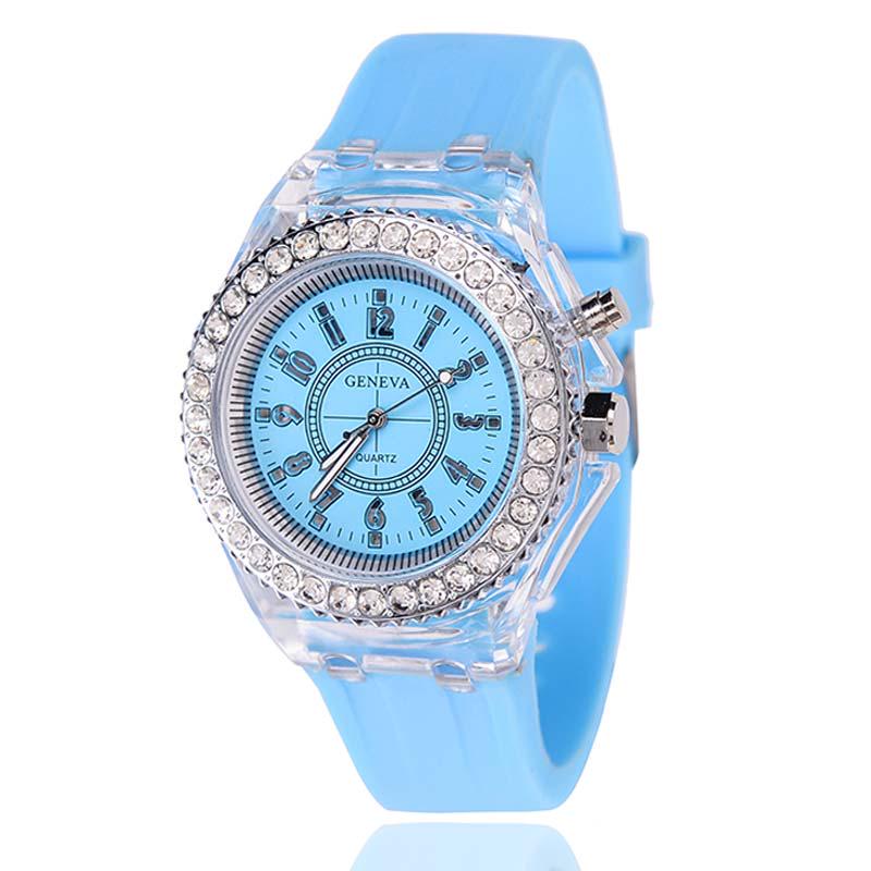 Neue Quarzuhr Armbanduhr Frauen Uhr Wasserdichte Uhr Mode Uhr Uhr Sport Uhr Kristall Uhr hellblaue