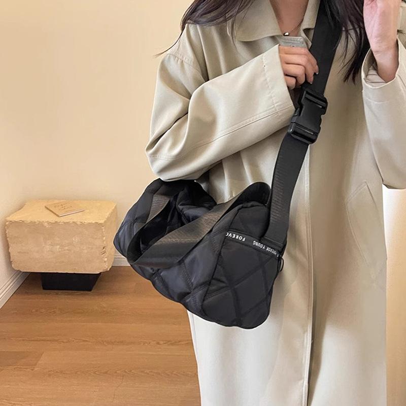 Canvas-Tasche Neue Damen-Tasche Herbst und Winter Große Kapazität Crossbody Breitband-Schultertasche Diamant-Kissen-Tasche gray
