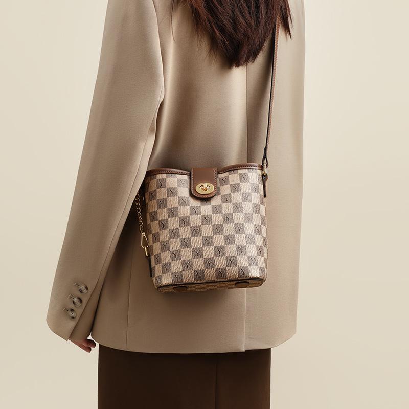 Neue Damen Tasche Eimer Tasche Umhängetasche High-End Ketten Tasche Ein Schulter Leicht Luxus Tasche gray