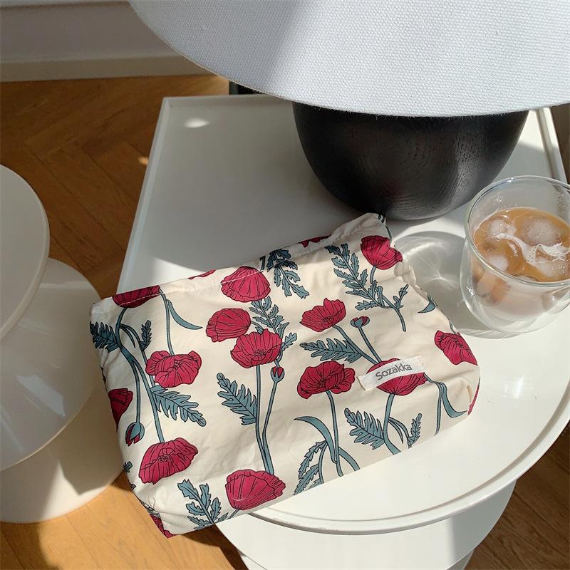 1pc Mode Relief Blumen Druck Kosmetik Tasche Leinwand Waschen Tasche Große Kapazität Frauen Reisen Kosmetik Tasche Make-Up Lagerung taschen 26*18*5cm