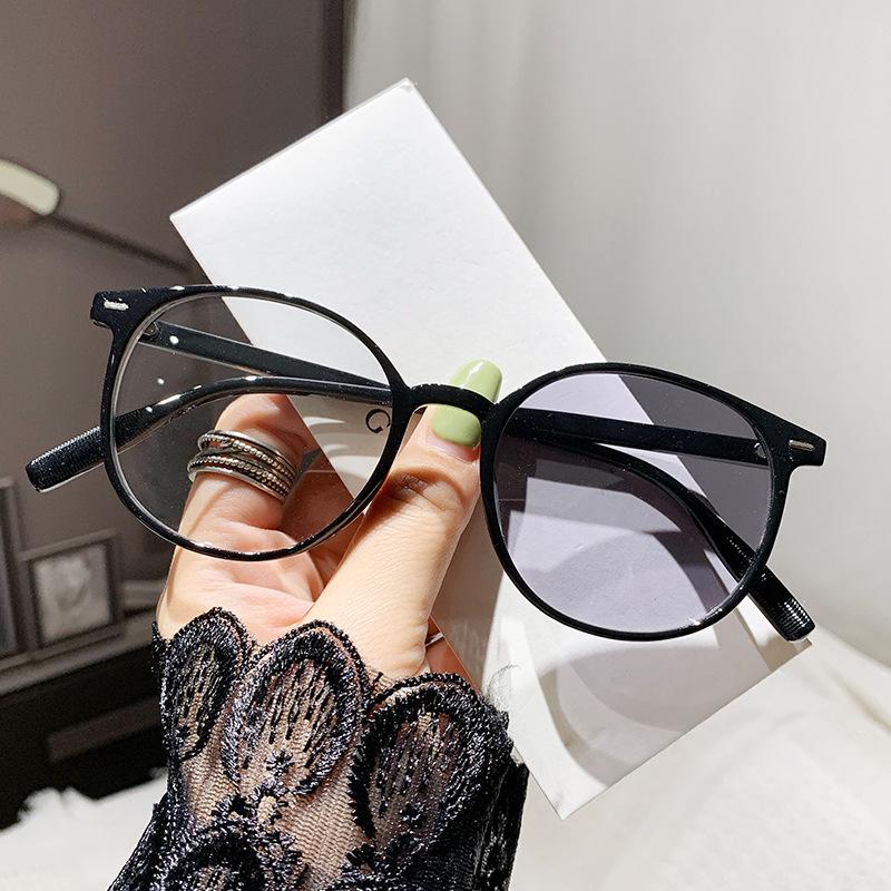 Stilvolle, sich verändernde getönte Gleitsichtbrille für ältere Menschen mit hochauflösender Sehkraft Lesebrille 81009 3.5
