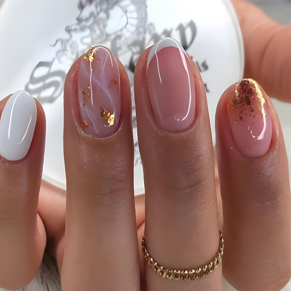 24 Stück mittelgroße ovale Aufdrücknägel, goldener Glitzer mit Design, weiße künstliche Nägel im französischen Stil, glänzende künstliche Fingermaniküre, falsche Nägel French Gradient Glitter Is Simple And Elegant
