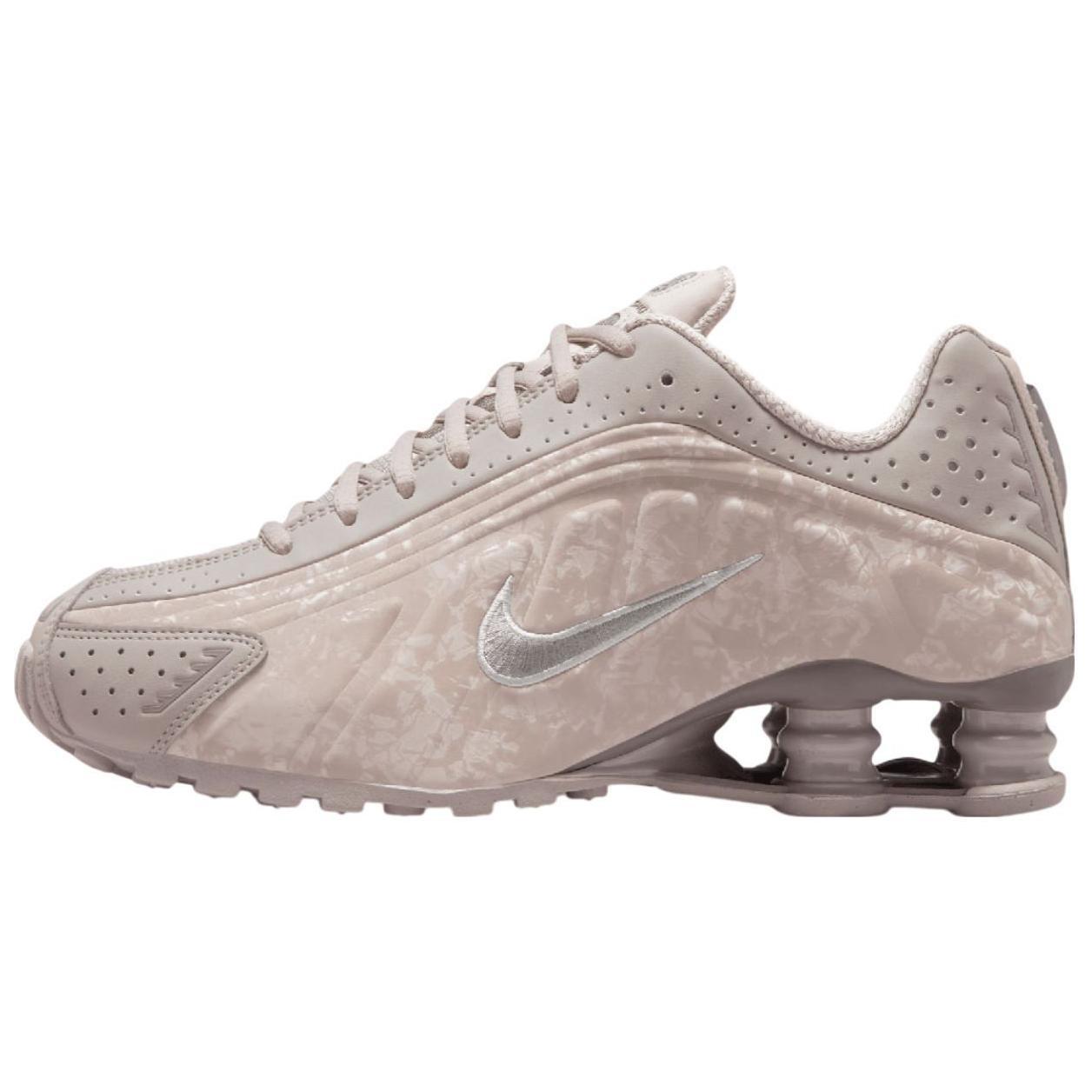 (WMNS) Nike Shox R4 'Flat Pewter Floral' Damen HV0934-001 EU 38.5 gray