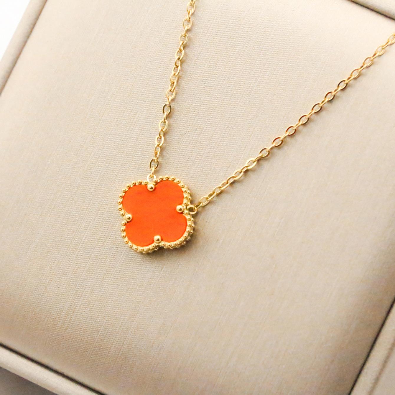 15mm Doppelseitige Titanstahl Vierblättriges Kleeblatt Halskette Damen Schlichte Titanstahl Schlüsselbeinkette Halskette Netz Roter Schmuck