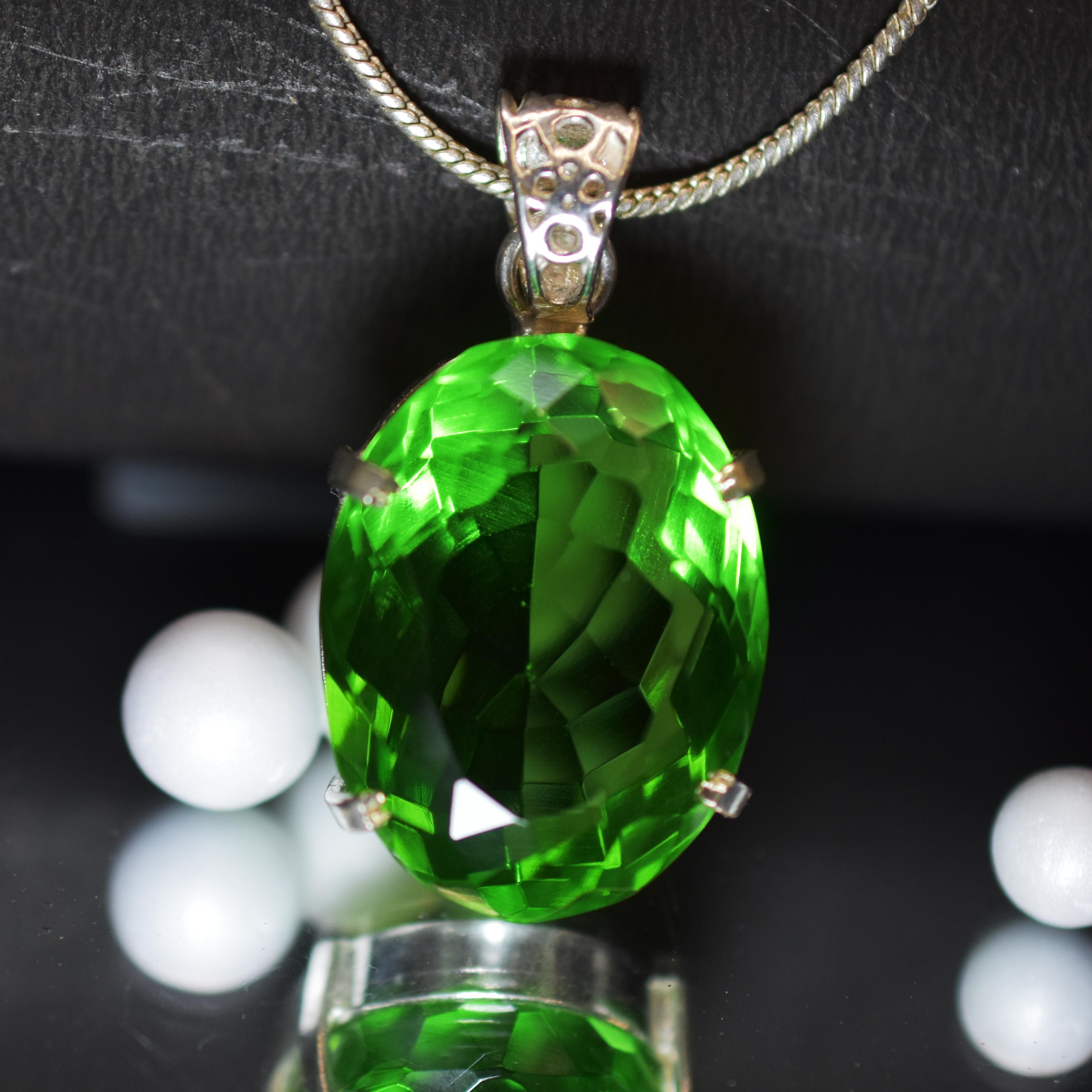 Peridot Edelstein Anhänger 925 Sterling Silber Anhänger Peridot Edelstein Handgefertigter Silberschmuck Peridot Silberanhänger für Halsketten Frauen Medium grün