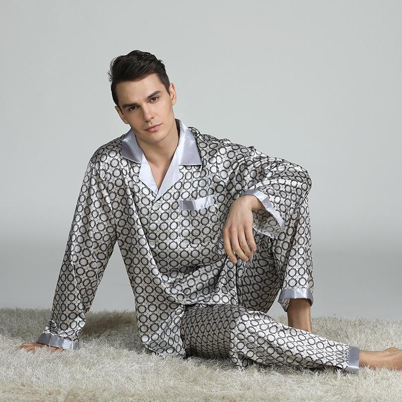2025 Neues langärmeliges Herren-Pyjama-Set aus Seidensatin mit klassischem Aufdruck, luxuriöses seidiges Pyjama-Nachtwäsche-Set XXXL silber