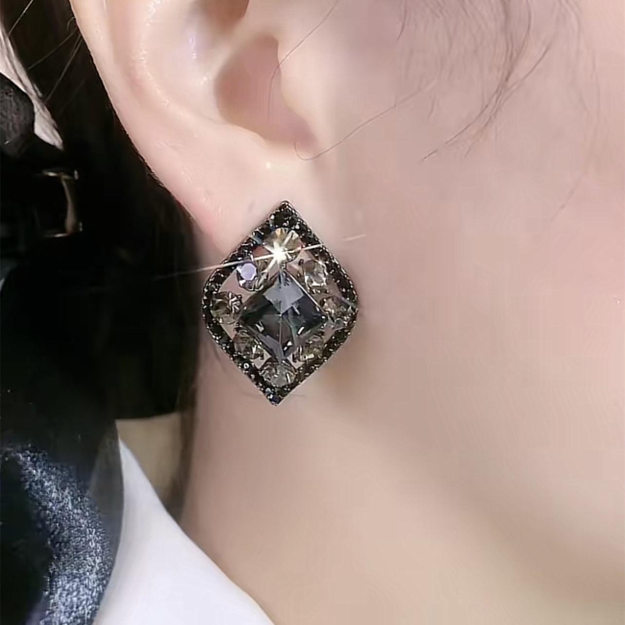 Temperamentvolle Ohrringe mit schwarzen Diamanten und Kristallen, neue Mode-Nischen-Designer-Ohrringe schwarz
