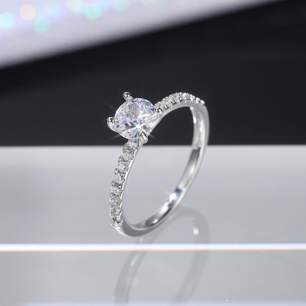 Huitan Klassischer 4-Krallen-Design, runder Zirkonia, Verlobungsringe für Frauen, 3 Farben erhältlich, schlichter Brautschmuck, Sale 6 white