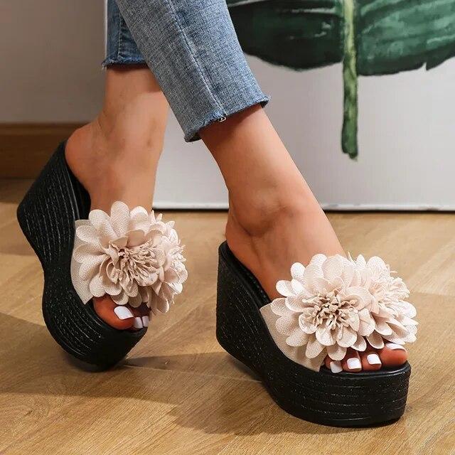 Keile Sandalen Frauen Hausschuhe Sommer Strand Plattform Schuhe Blume Hausschuhe Frauen High Heel Hausschuhe Frauen Mode 39 beige