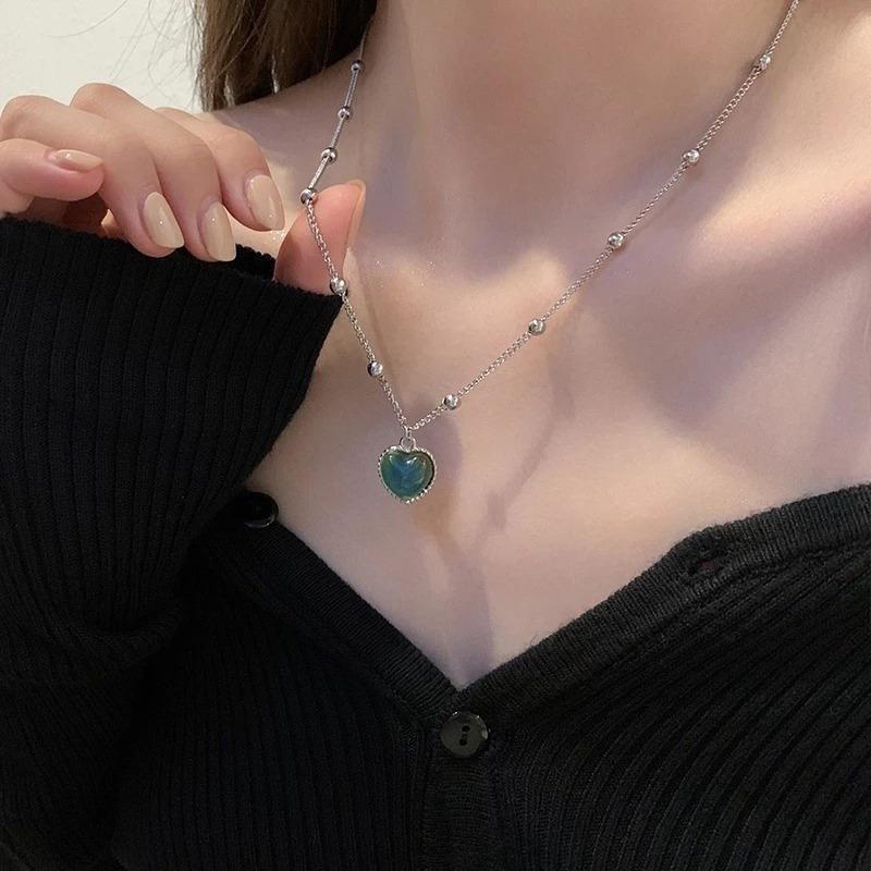 Halskette mit herzförmigem Anhänger und Farbwechsel für Süßigkeiten, temperaturempfindlicher Stein 1PC