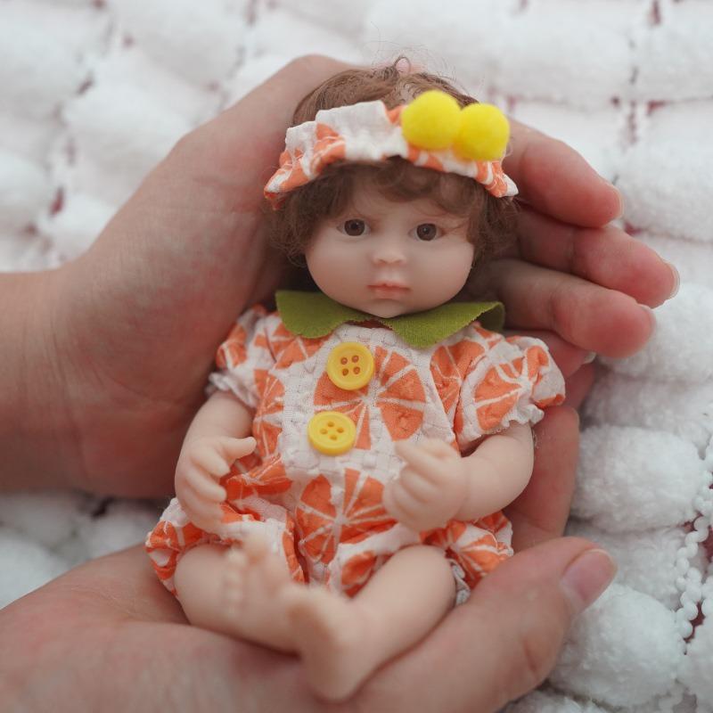 2024 Neue Mini-Babypuppen mit süßen 6 Zoll (15 cm), weicher Griff, dehnbares Vollsilikon, Ganzkörper-Prinzessin, wiedergeborene Mädchenpuppe, lebensechtes verwurzeltes Haar, Neugeborenenpuppe girl doll brown