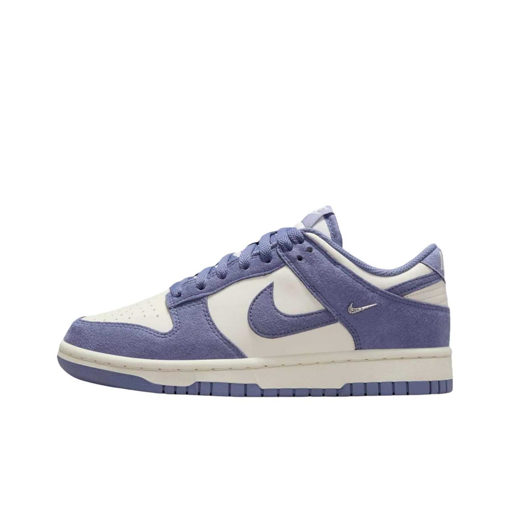 Nike Dunk Low Mini Swoosh - World Indigo Damen Sneaker Lila Sail Metallic-Silber IB4417-103 37.5 gray