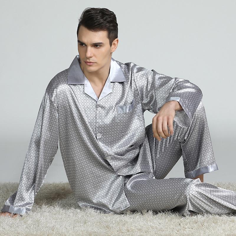 2025 Neues langärmeliges Herren-Pyjama-Set aus Seidensatin mit klassischem Aufdruck, luxuriöses seidiges Pyjama-Nachtwäsche-Set L
