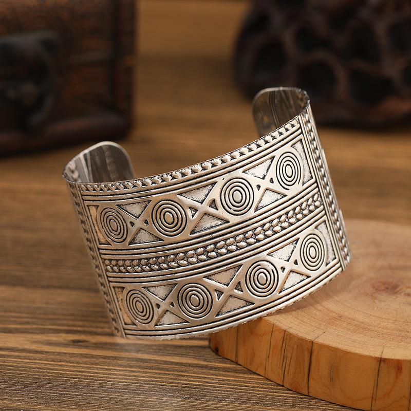 Retro ethnischen Stil Silber breite Version Armband geschnitzt Muster weibliche böhmische Arm Armband tibetische Armband Retro Zubehör brown