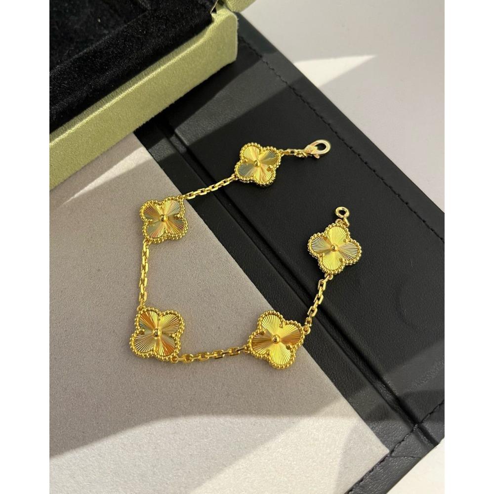 Fünfblüten Vierblättriges Kleeblatt Laser Armband Damen Leicht Luxuriös Nische Exquisiter Schmuck Hochwertiger Schmuck beige