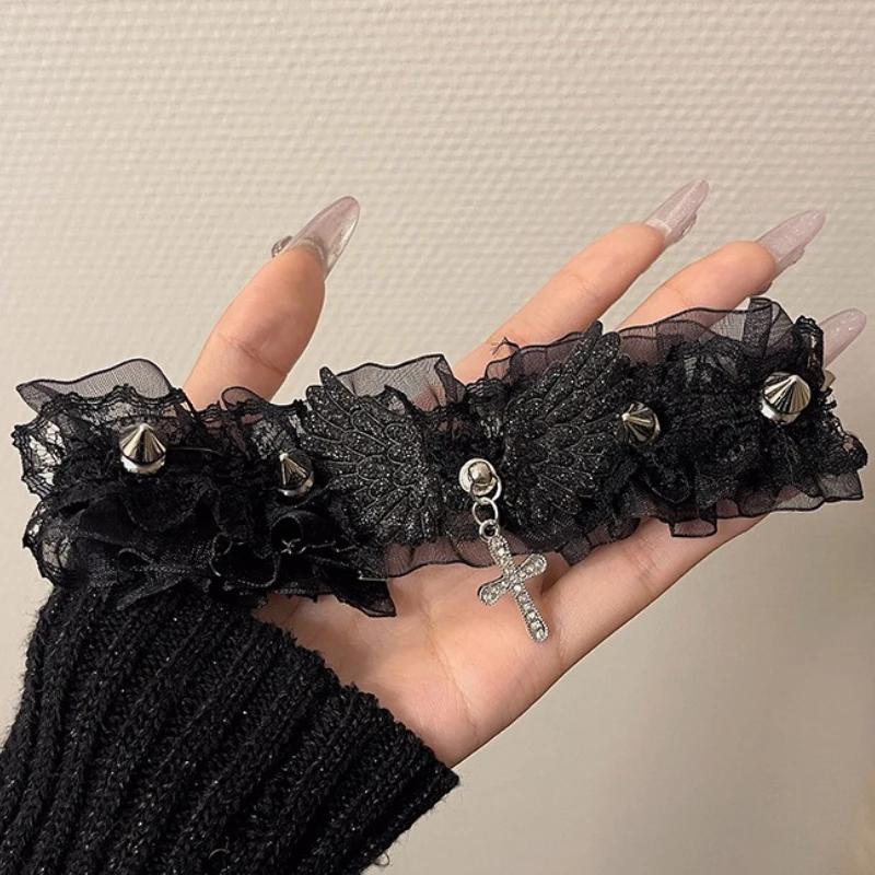 Breite Spitzennieten Lolita Spitzenhalsband Y2K Engelsflügel Cooles Lederhalsband Mode Einfarbige Halskette für Damen Mädchen Tägliches Tragen black