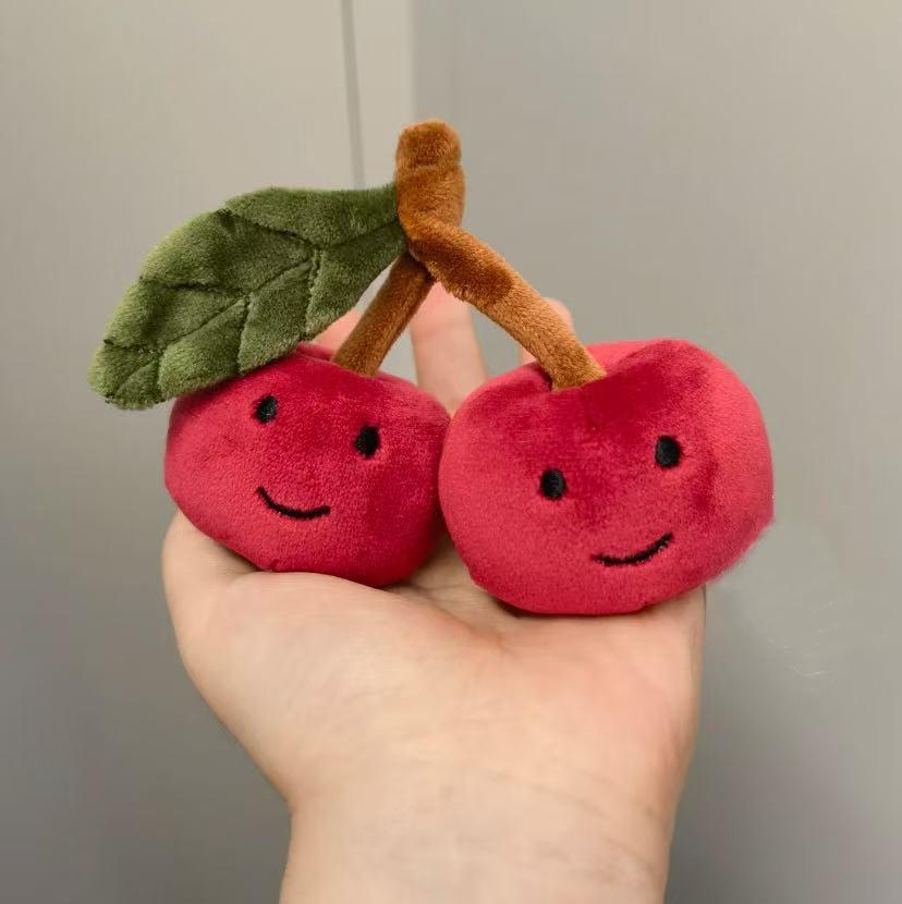 Süßer Frucht-Plüschanhänger Kirschpuppen-Schlüsselanhänger Kleines Accessoire für Schultaschen Simulierte Kirsche Design Neuankömmling brown