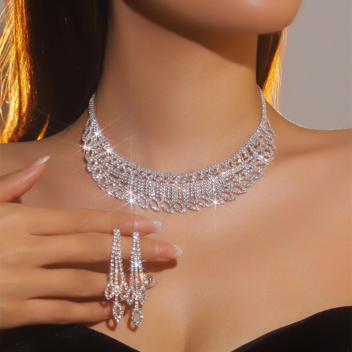 Brautschmuck, luxuriöses funkelndes Diamant-Set mit geometrischer Hohlkette und Ohrringen, zweiteiliges Set mit Diamant-Halskette und Ohrringen für die Braut