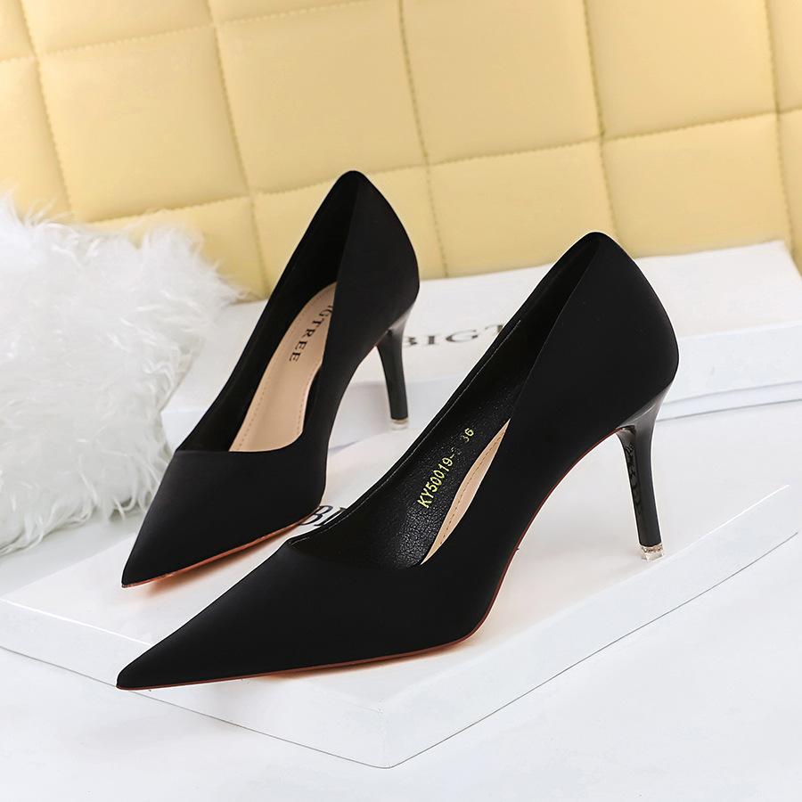 Damenmode High Heels Dünne Absätze 10,5 cm Super High Heels Satin Flacher Mund Spitze Einzelschuhe 34 schwarz
