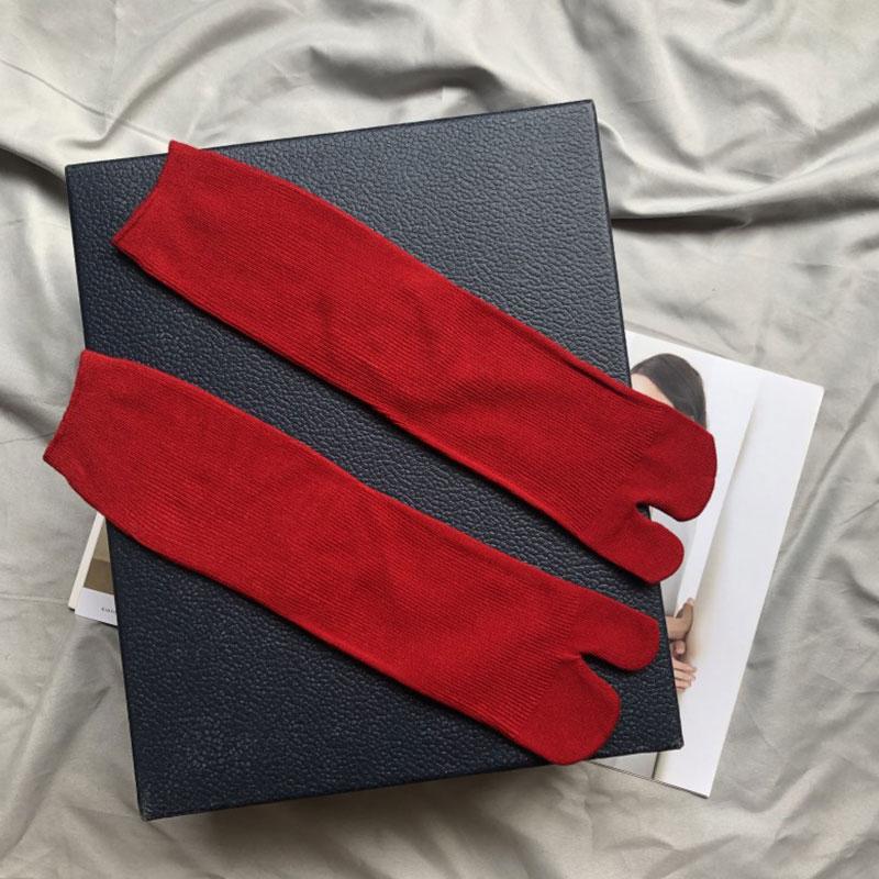 Gekämmte Baumwolle Split Toe Socken Unisex Einfache bequeme Zweizehensocken Japanische Harajuku Herren Damen Tabi Socken rot