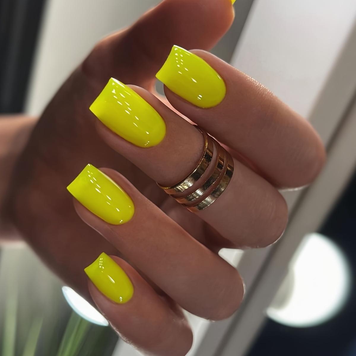 Künstliche Nägel in Gelb, kurz, quadratisch, Drucknägel, glänzend, vollständige Abdeckung, künstliche Acrylnägel für Frauen und Mädchen, 24 Stück