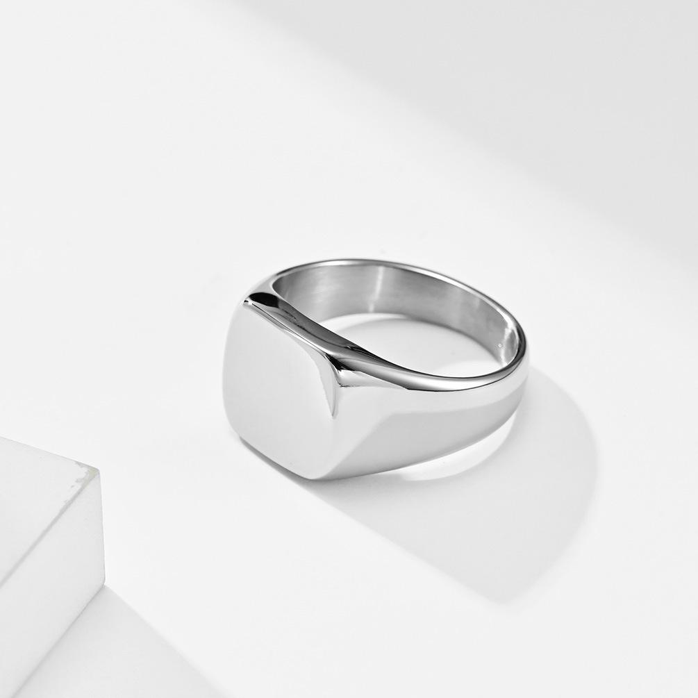 Schlichter geometrischer quadratischer Ring, geeignet für Herrenschmuck, Größen 7–12 10 silber