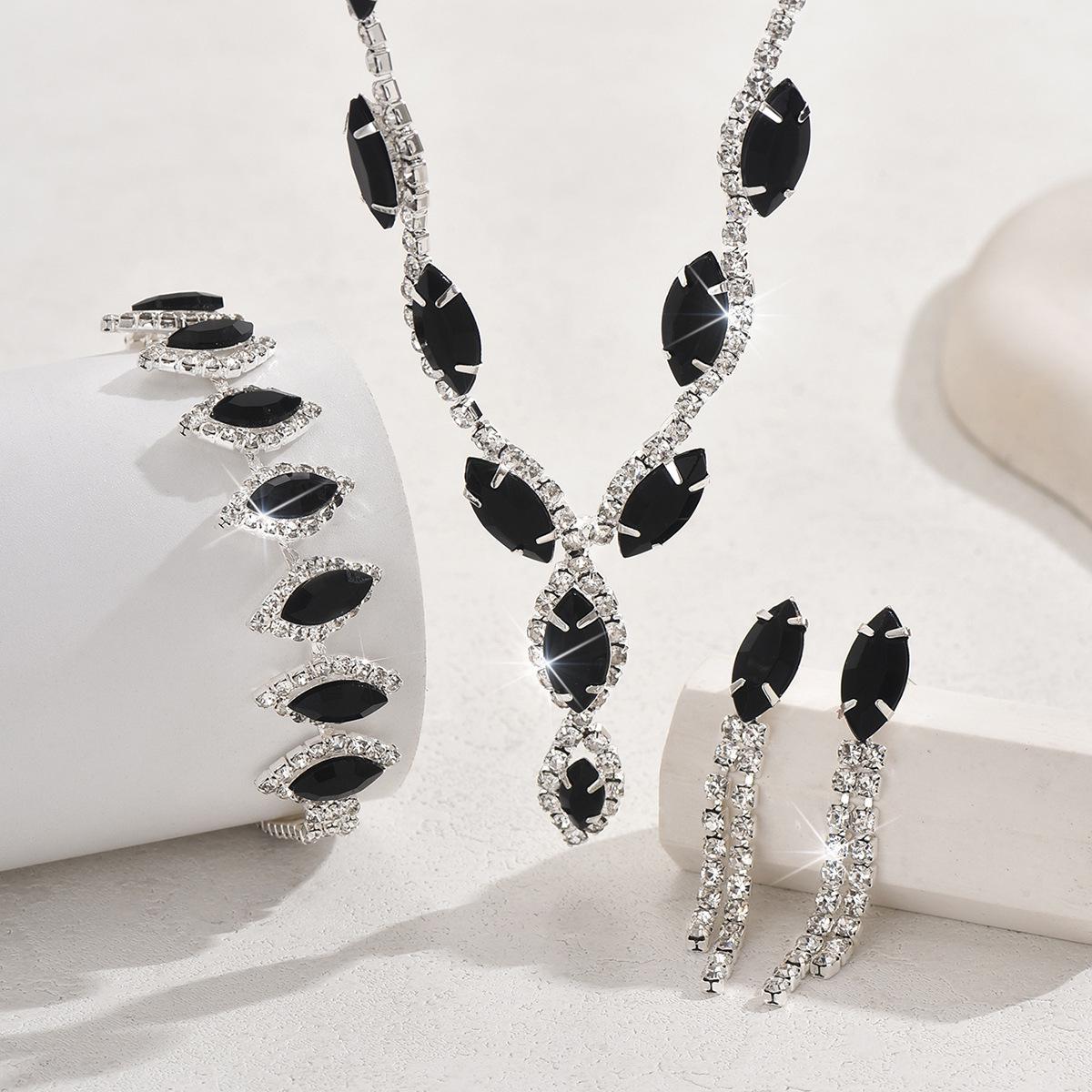 Luxus Abend Schmuckset: Europäisch & Amerikanisch-Inspirierte Halskette, Armband & Ohrringe für Damen