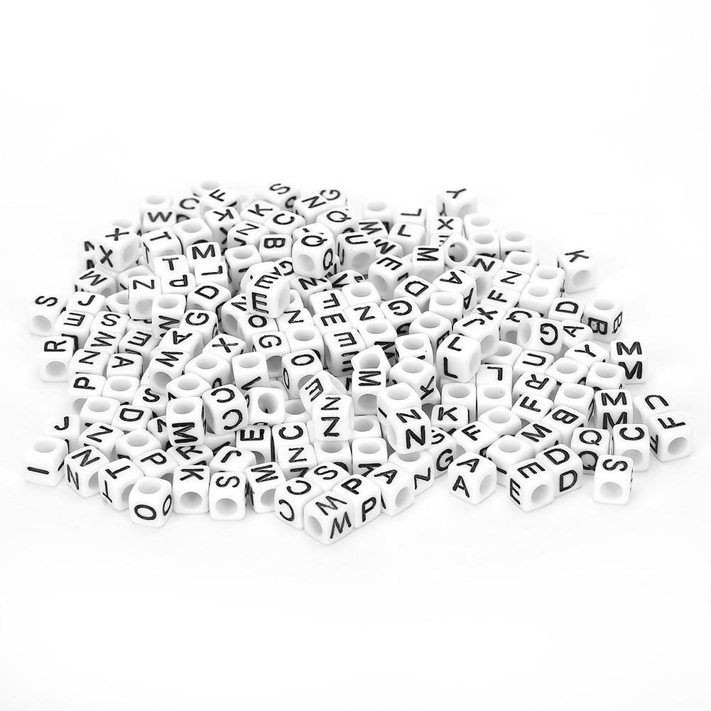 500PCs Acryl Perlen Platz DIY Hand Made Perlen Zubehör Englisch Alphabet 6mm(Weiß )