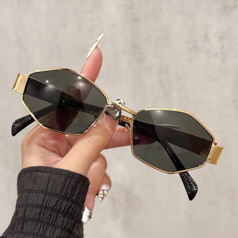 Kleine Sonnenbrille mit polygonalem Metallrahmen für Damen, modische Punk-Rhombus-Sonnenbrille für Männer, trendige Brillen