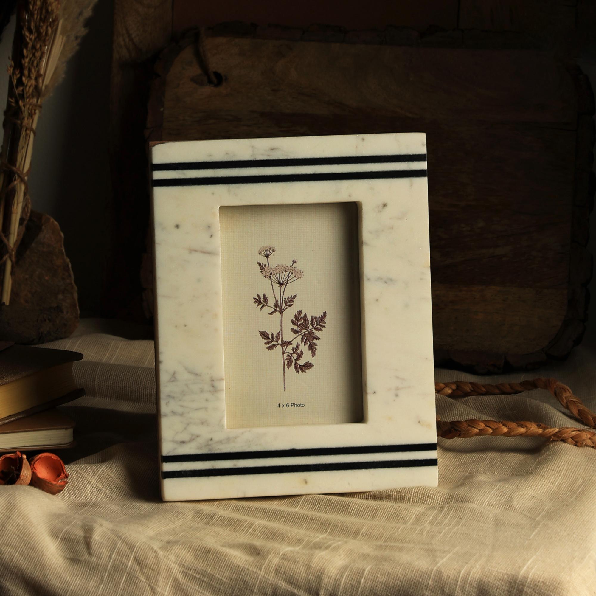 Rhaenyra 6x4 Naturmarmor Bilderrahmen - Elegantes Stein-Foto-Display für Schreibtisch, Regal, Wohndekor-Geschenk weiß