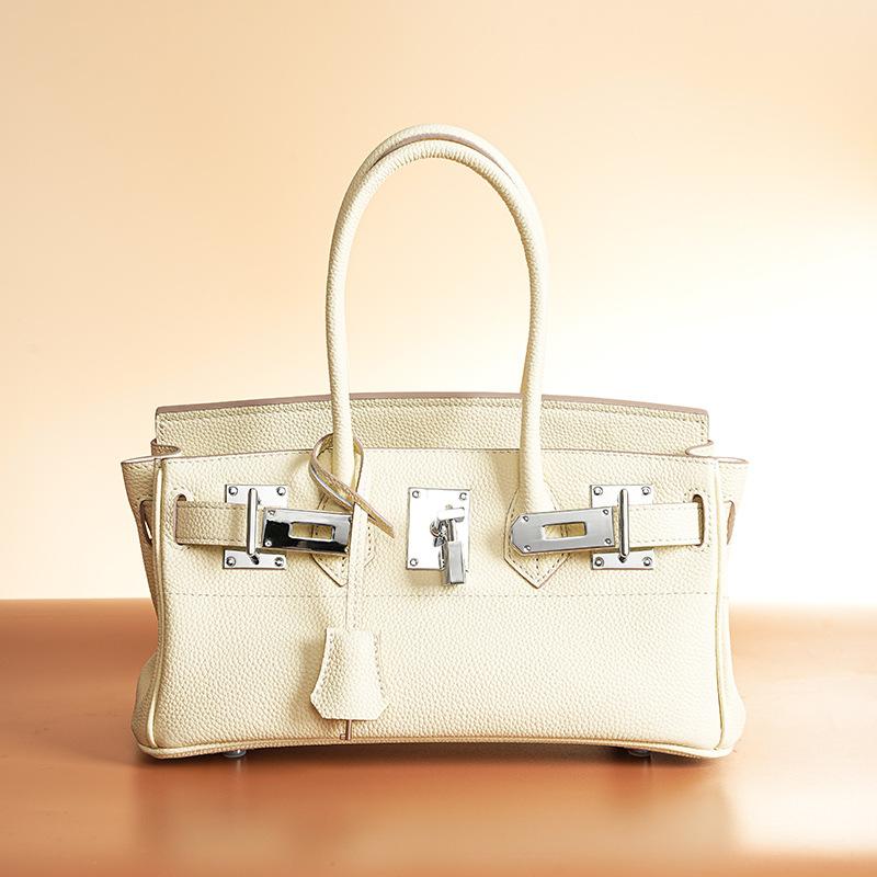 Hochwertige neue lange Leder-Handtasche mit silberner Schnalle aus Platin für Frauen + modische High-End-Handtasche aus Rindsleder 31x16x17cm weiß