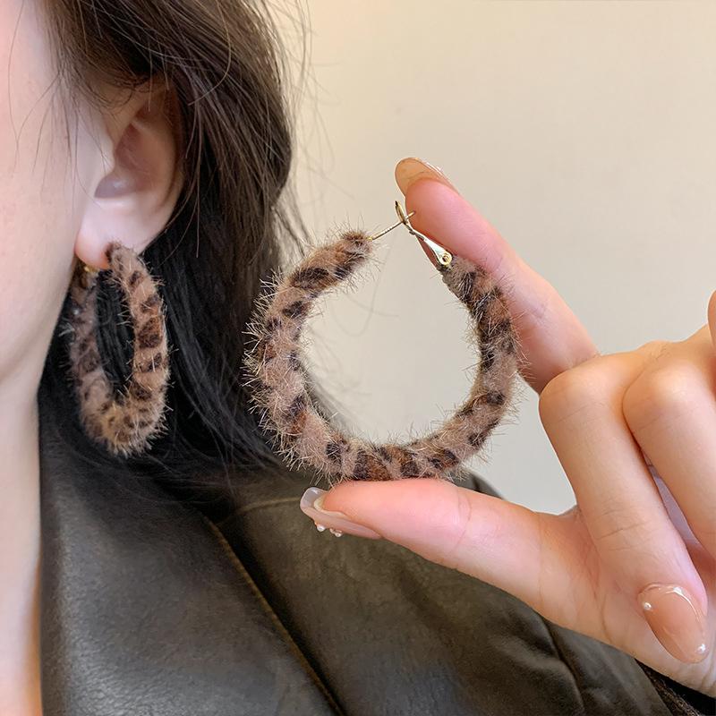 Plüsch Leopard Ohrringe Ohrringe Persönlichkeit Mädchen Einfache Ohrringe Match Zubehör
