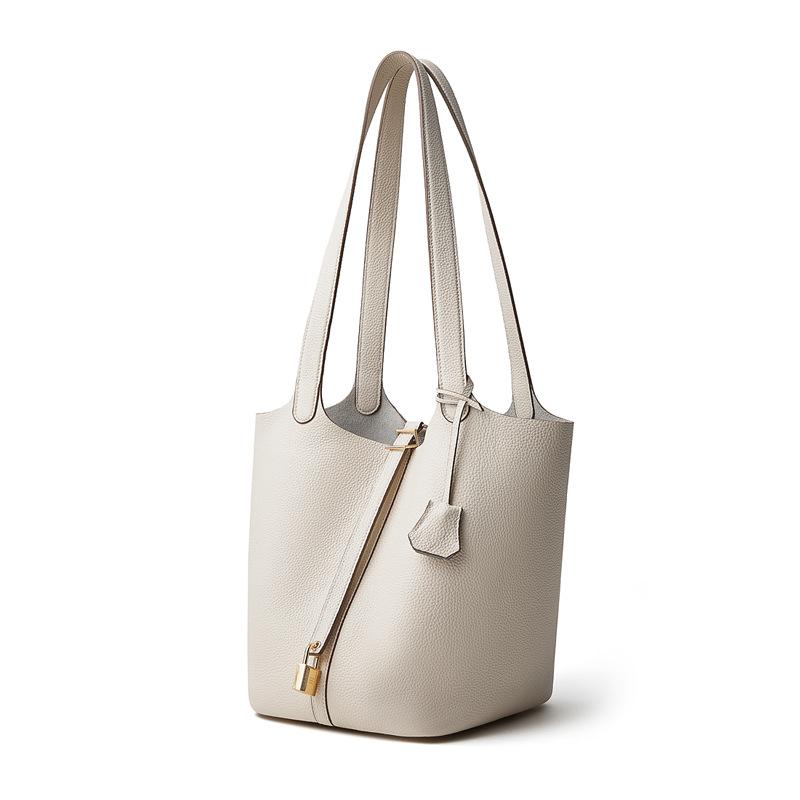 Eine einfache und geräumige Hand-Eimer-Tasche aus Rindsleder, eine stilvolle Mama-Tasche und eine Ein-Schulter-Tasche One Size weiß