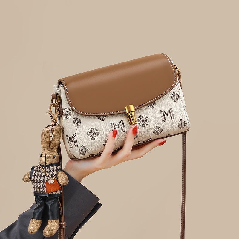 Neue Herbst- und Winter-Umhängetaschen für Damen Beliebte leichte Luxus-Kleintaschen dieses Jahres Ein-Schulter-Achseltaschen brown