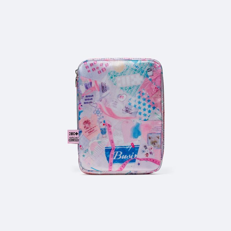 ILLIT – NICHT MEHR SÜß (ILLIT x Ashley Williams Beutel Ver. - 2 Arten) COLLAGE (Pink)