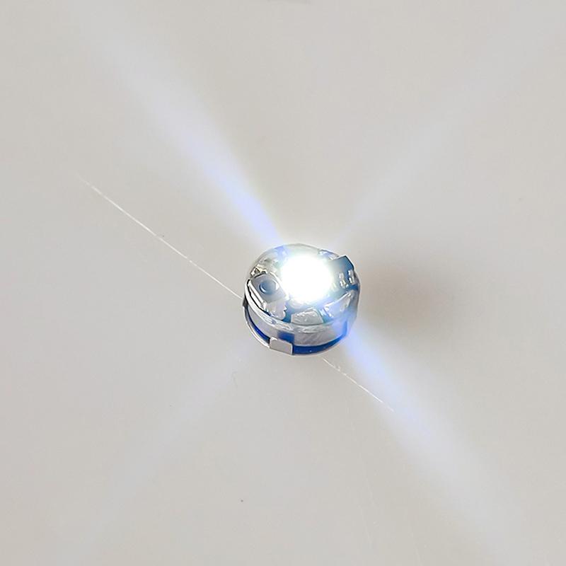 1 Stück Drahtloses LED-Modelllicht mit Batterien Druckknopf-Stil Miniatur-LED-Lampe für DIY-Modellbau Roboter/Autos/Hausdeko weiß