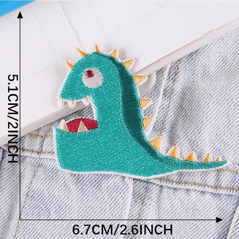 Niedlicher kleiner Dinosaurier-Stickerei-Aufnäher, Cartoon-Aufnäher für Kleidung, selbstklebende Aufkleber, Tier-Aufnäher auf Kinderkleidung, Applikationen für T-Shirts, DIY 6.7x5.1cm