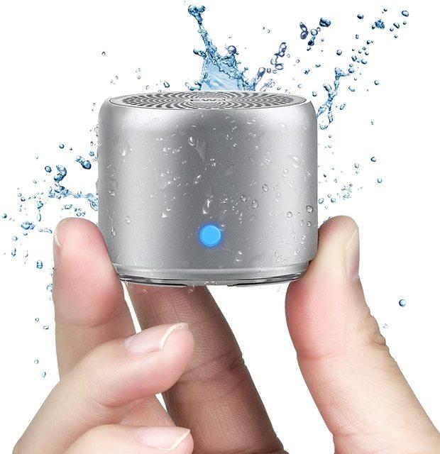 EWA A106 Pro Mini-Bluetooth-Lautsprecher mit individuellem Bassstrahler, IPX7 wasserdicht, super tragbare Lautsprecher, im Reiseetui verpackt weiß
