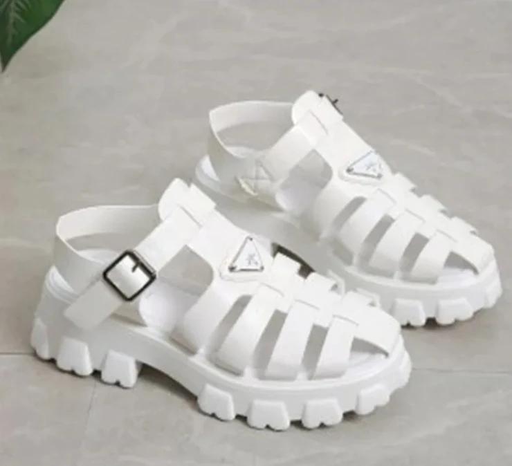 2024 Hochwertige geschlossene Zehensandalen für Damen, römische Sommerschuhe mit Schnallenriemen, solide Plattform, quadratischer Absatz, runde Zehenpartie, Strandschuhe 37 weiß