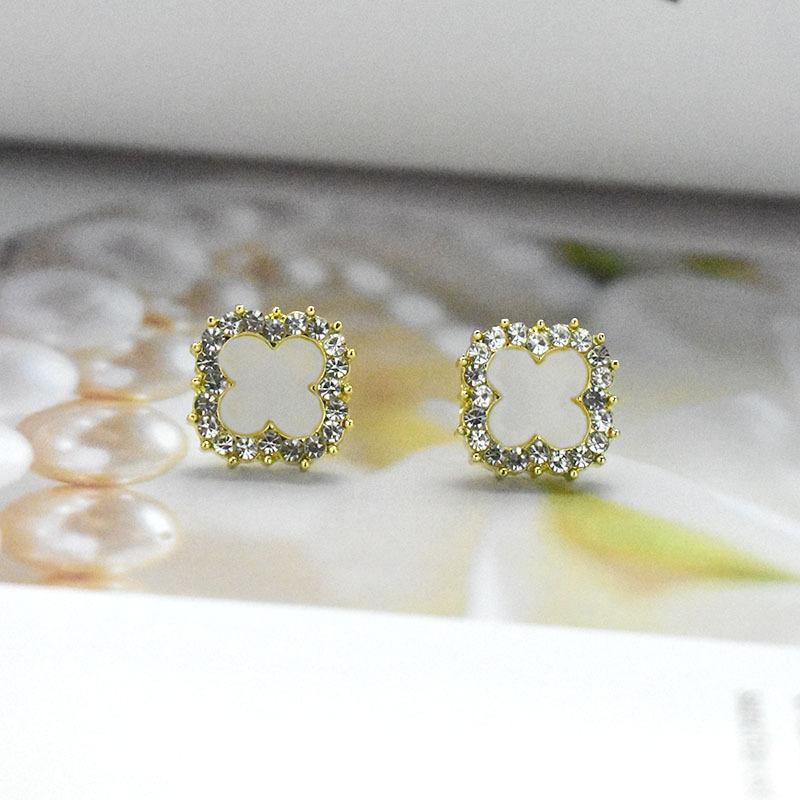 Hochwertige Luxus-Vierblatt-Klee-Ohrringe Einfache Mode-Ohrringe Net Red Temperament Ohrringe weiß