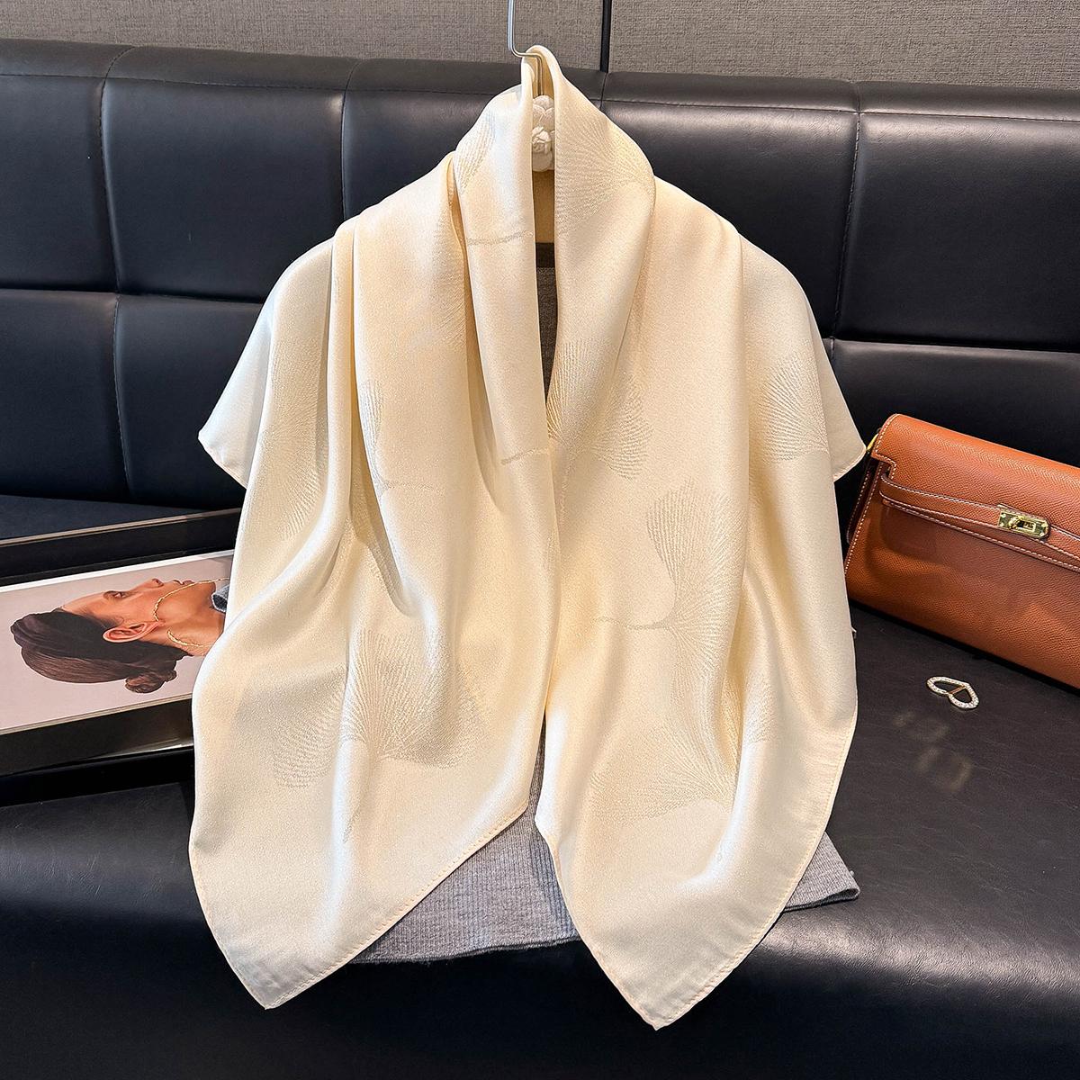 Frühling Sommer Neueste Mode Damen Ginkgoblatt Druck Stirnband Damen Wickeltücher Strand Sonnenschutz Hijab Strand Chiffon Schal Schals beige