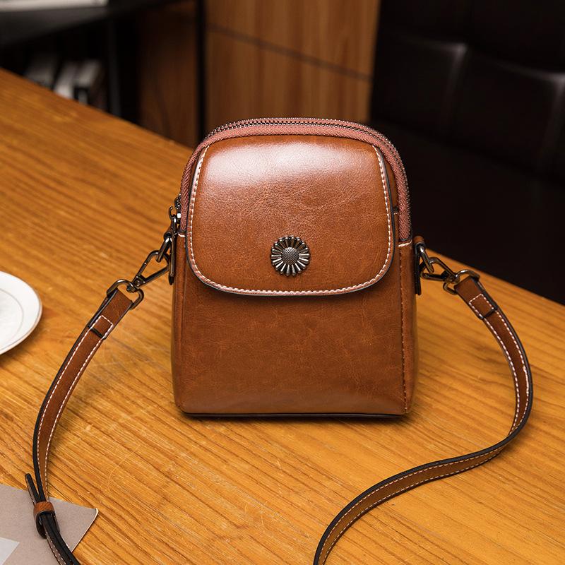 Frühlings- und Sommer-Umhängetasche für Damen Vielseitige vertikale mehrlagige Umhängetasche Retro-Tasche Modische High-End-Handytasche brown