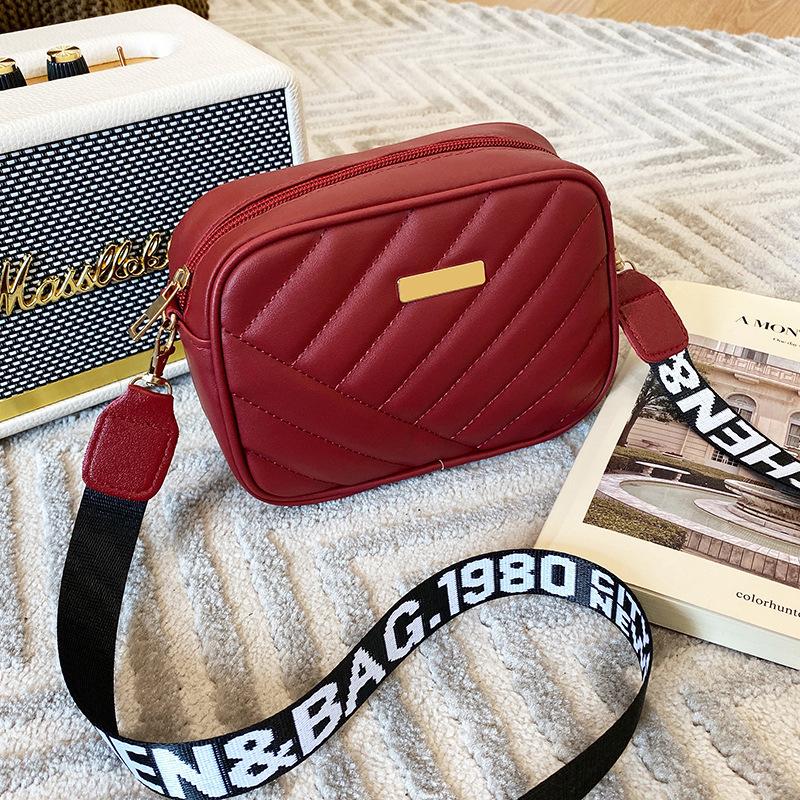 Yogodlns Shell-Umhängetasche für Damen, modisch, kleine Umhängetaschen aus PU-Leder, luxuriöse Designer-gesteppte Damen-Geldbörse und Handtaschen mit Reißverschluss 18x6.5x14cm rot