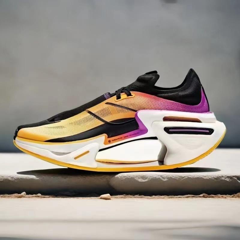 Herren- und Damen-Laufschuhe Neuer Stil stoßdämpfender Sportschuhe Carbonplatte Wettkampfschuhe Schüler der Unterstufe Körperseiten-Laufschuhe 43 black