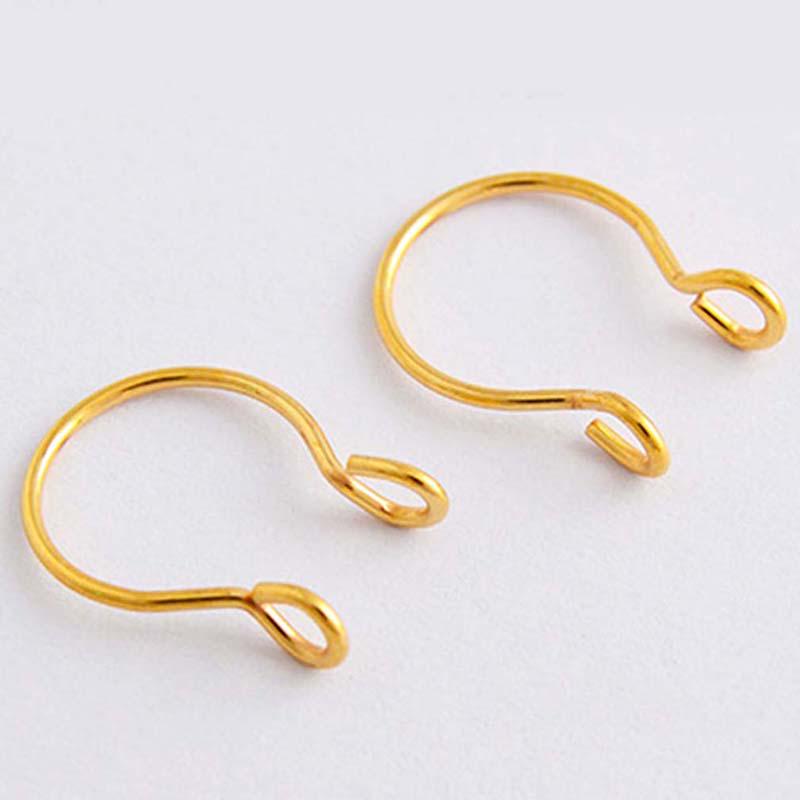 Ein zierlicher Fake-Septum-Ring aus Edelstahl, 14 Karat gefüllt, 20 Gauge, 8 mm Durchmesser gold